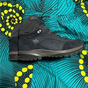 Han Huang Women's Gray Winter Boots